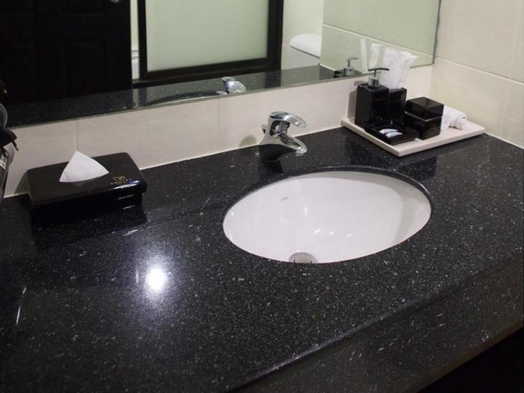 Swutel Hotel Bangkok Luaran gambar